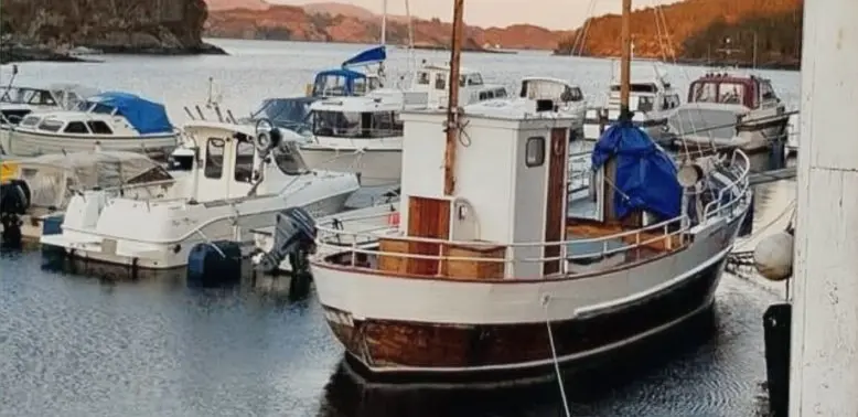 Båter i havna på Syltøy